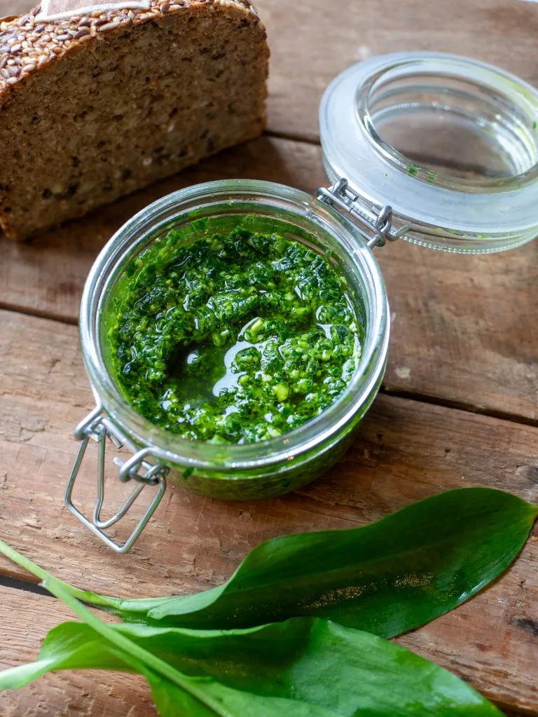 Bärlauchpesto im Glas