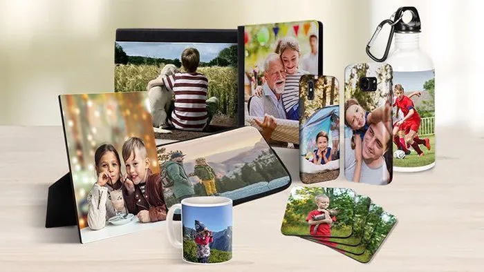 Benutzeroberfläche von Photoshop Elements 2020, die die Bestellung von Drucken und Geschenken über den FUJIFILM Prints &amp; Gifts Service zeigt.