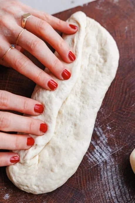Böhmische Knödel ziehen im siedenden Salzwasser