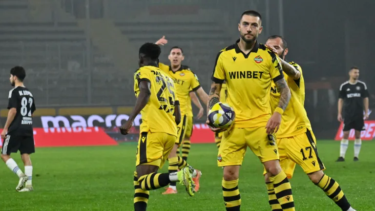 Botev Plovdiv Spieler feiern einen Heimsieg in der bulgarischen Liga