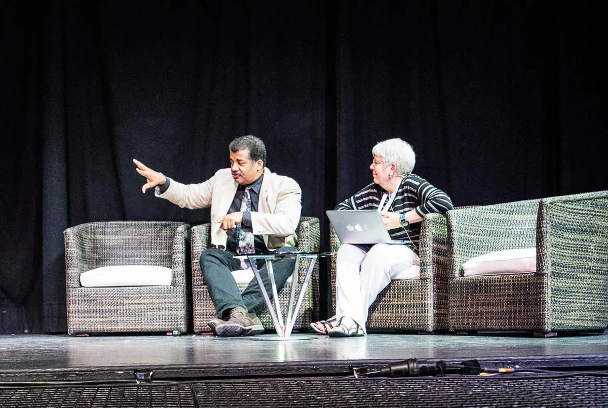 Charismatischer Redner über die Zukunft der Technik in Deutschland