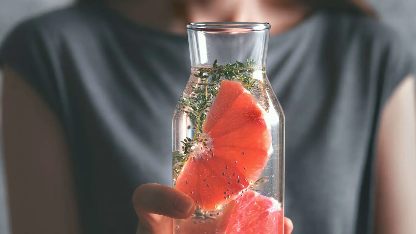 Chia-Samen enthalten viele Ballaststoffe und unterstützen ein langanhaltendes Sättigungsgefühl.