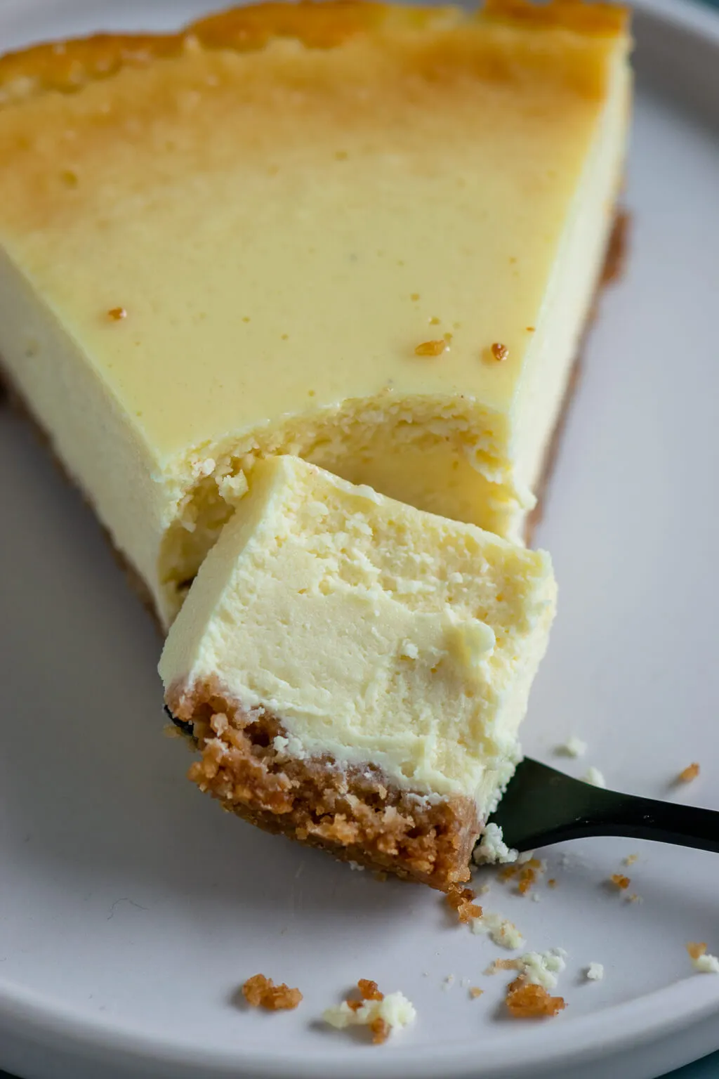 Cremiger New York Cheesecake im Anschnitt