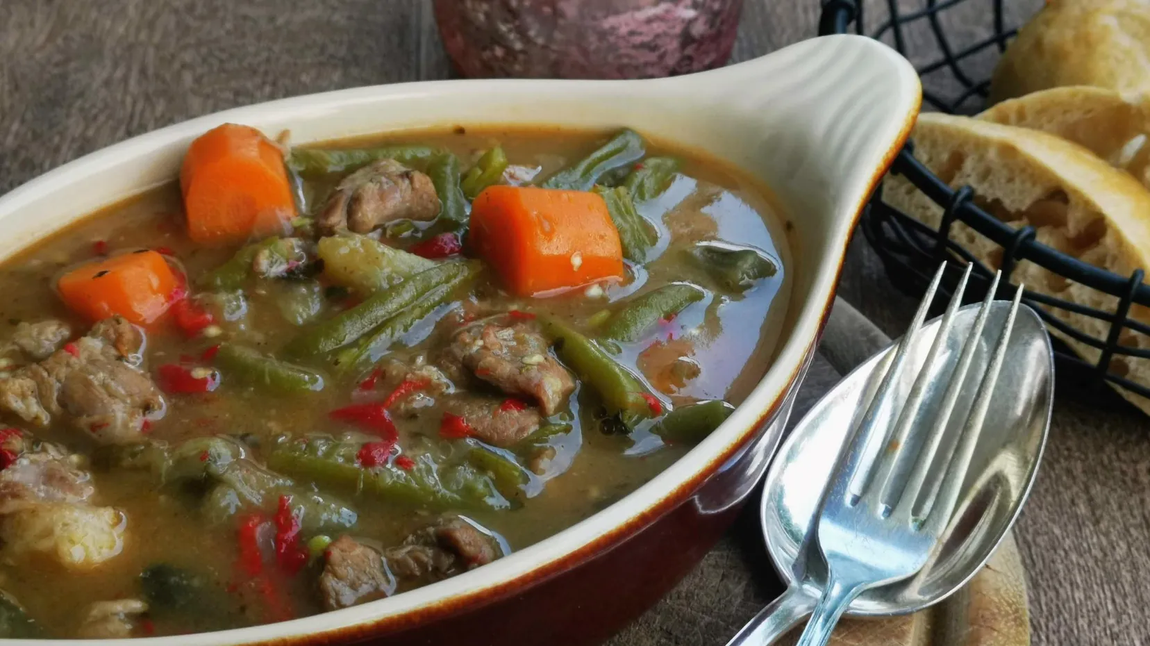 Dana etli güveç – Türkisches Kalbsgulasch mit viel Gemüse