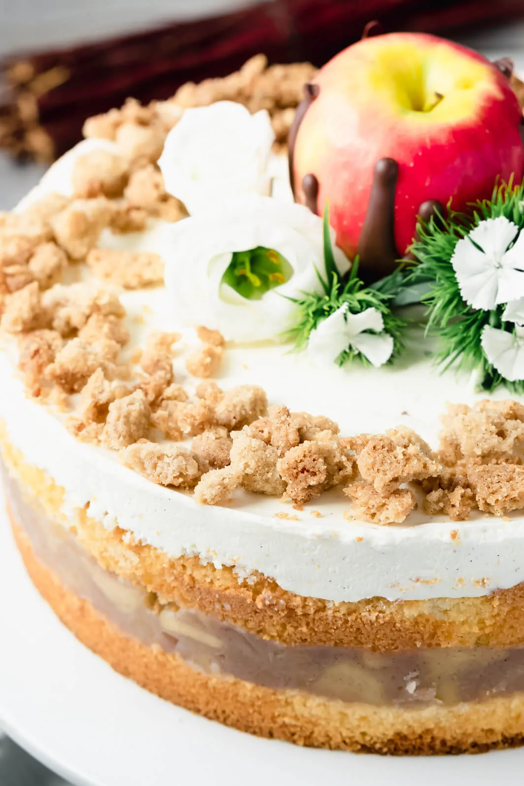 Dekorierter Apfelkuchen für einen Geburtstag