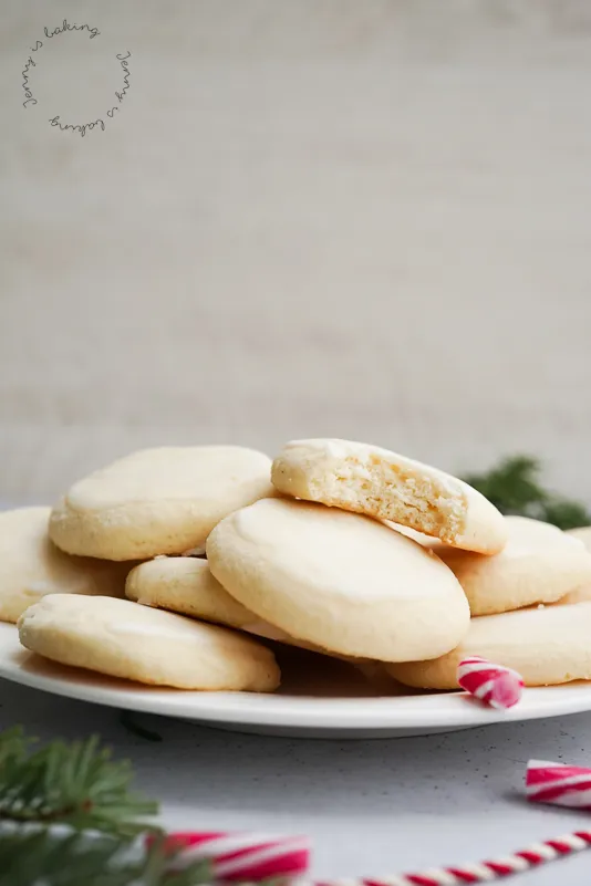 Delikate Pfefferminz-Plätzchen mit feiner Zitronenglasur, ein Genuss für Chefkoch-Liebhaber.