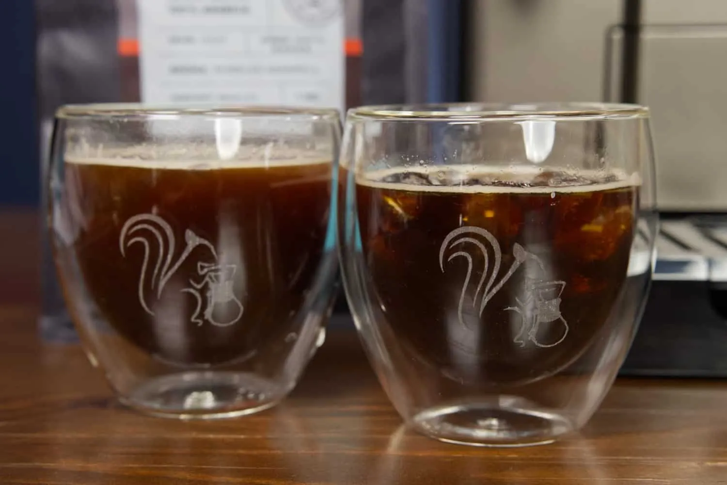 DeLonghi Eletta Explore Cold Brew vs. Auf Eis