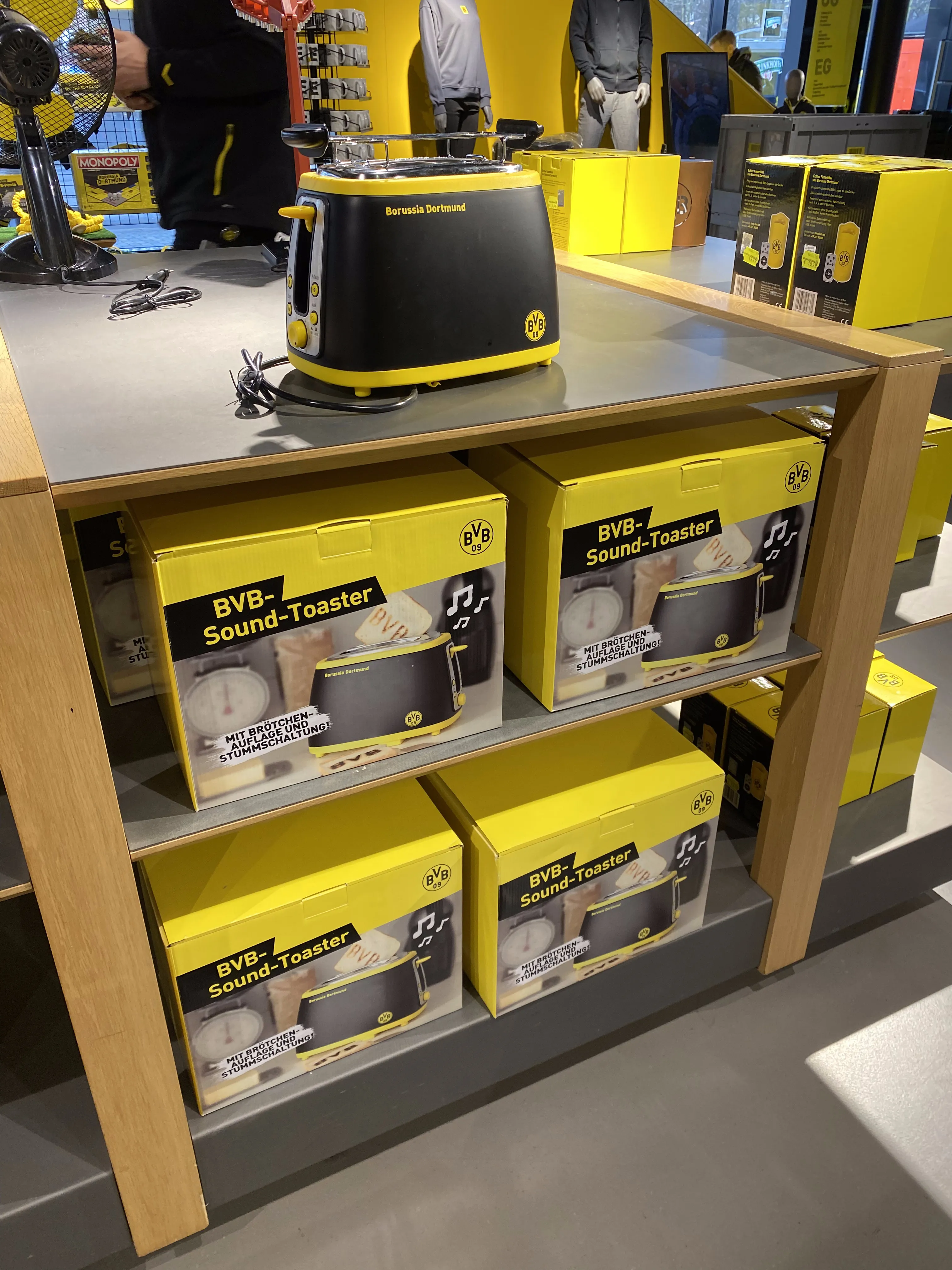 Der BVB Toaster in seiner ganzen Pracht, bereit, die Küche eines wahren Fans zu schmücken.