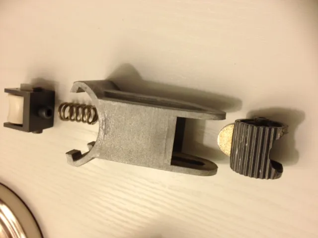 Detailansicht der Geometrie des Duschkopfhalters