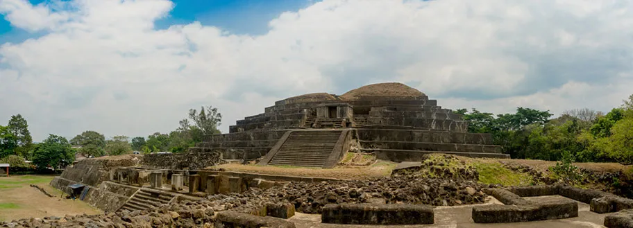 Detailansicht der Ruinen von Joya de Cerén, El Salvador, die das Alltagsleben der Maya vor einem Vulkanausbruch zeigen