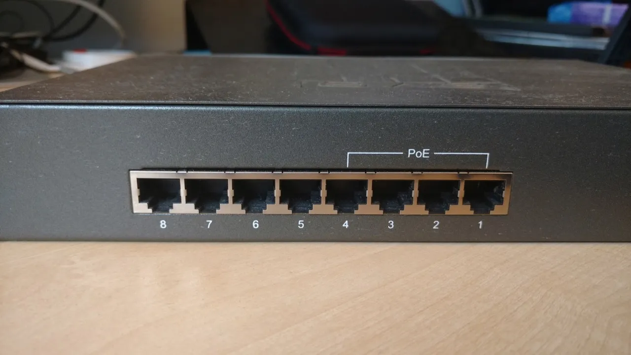 Detailansicht der Tasten und des Displays eines Cisco SPA 301 Telefons