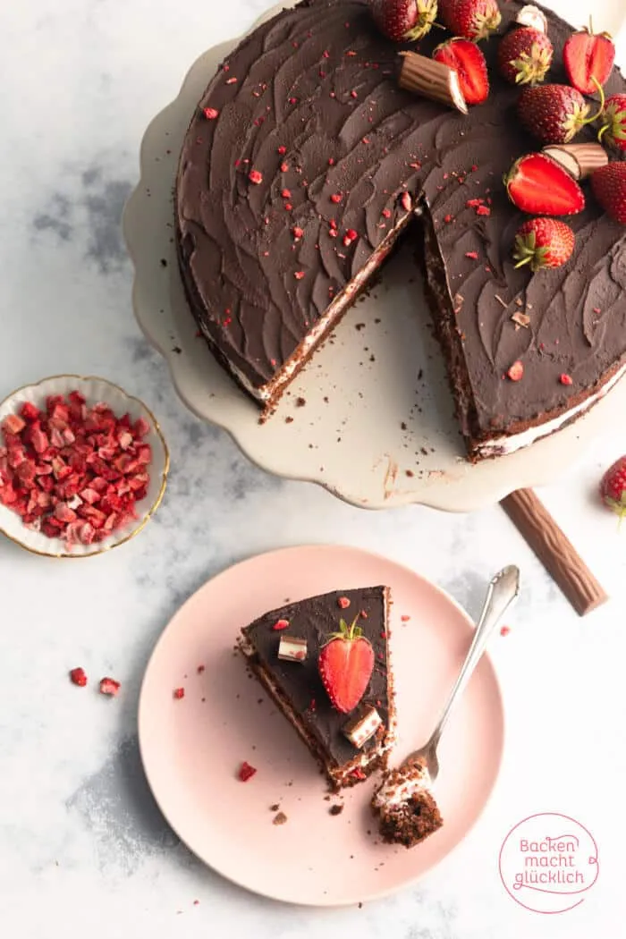 Detailaufnahme der cremigen Füllung der Yogurette-Torte