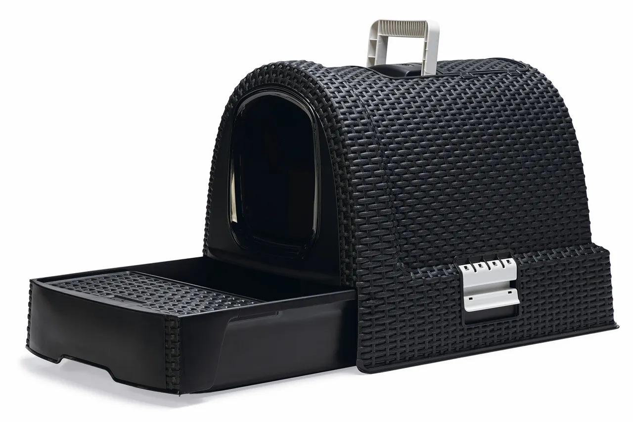 Die ausziehbare Schublade der Curver Katzentoilette, die die einfache Reinigung demonstriert.