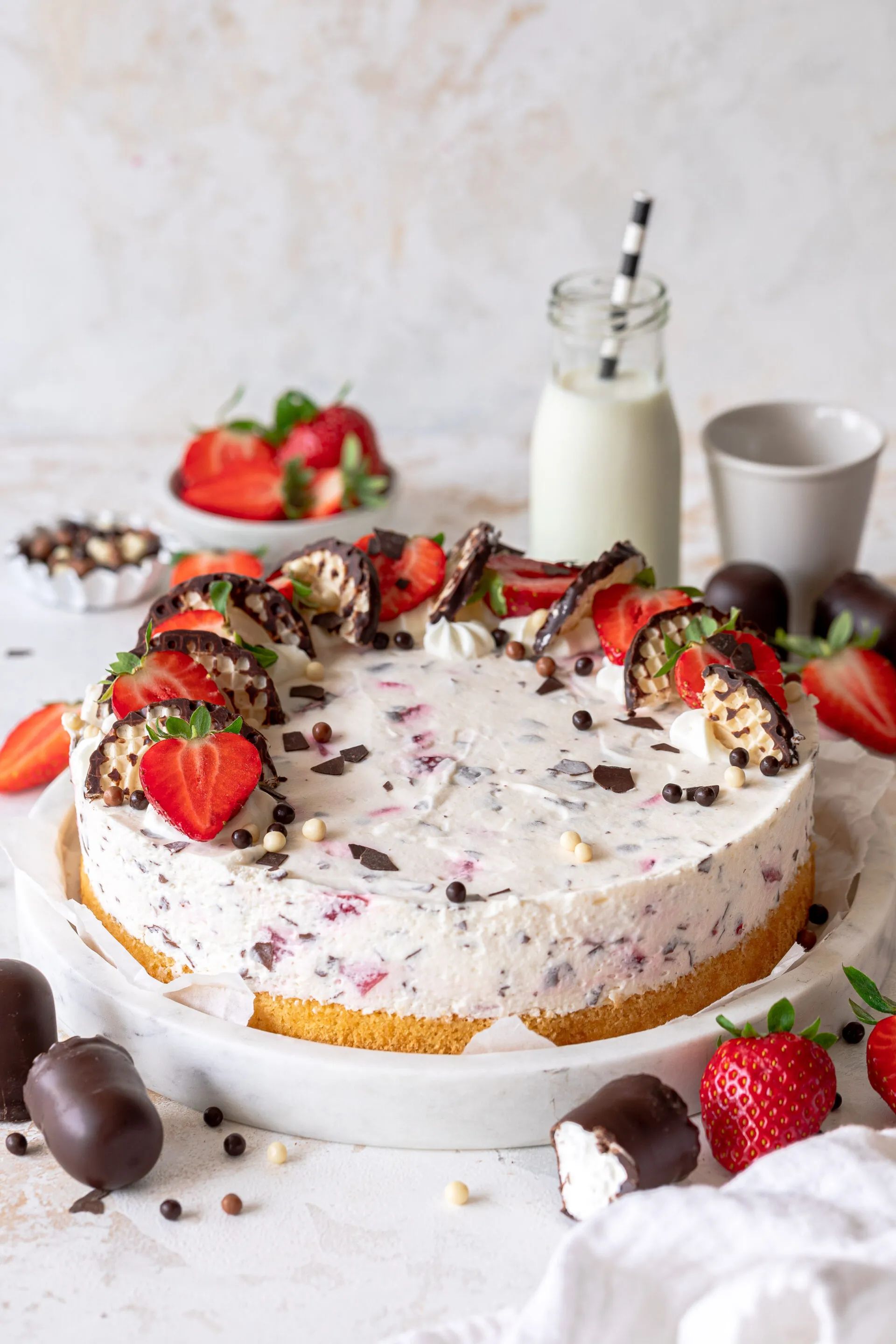 Die einzelnen Komponenten für die Schokokusstorte werden vorbereitet.