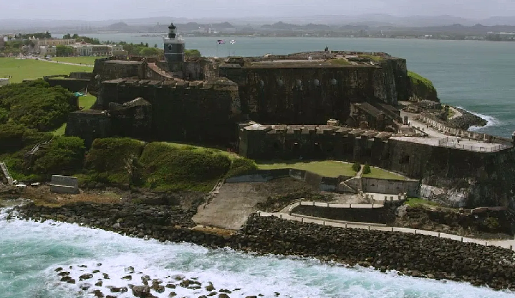 Die farbenfrohe Kolonialarchitektur und Festungen der Altstadt von San Juan