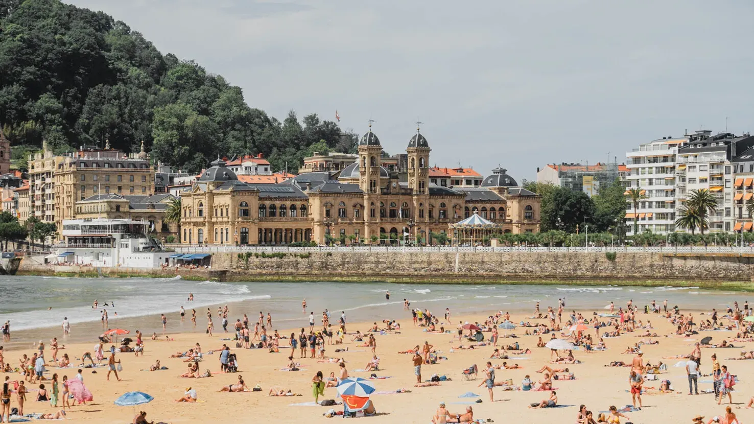 Die malerische Bucht La Concha in San Sebastián