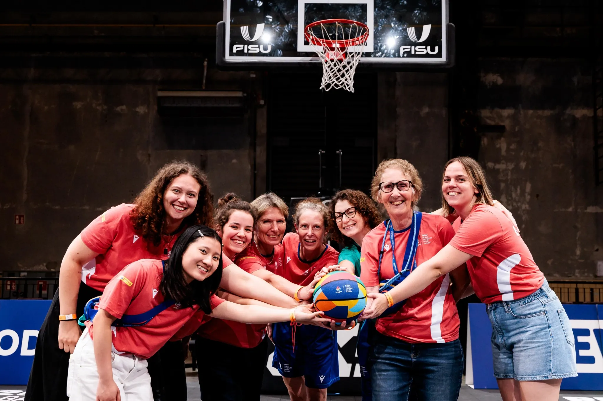 Ehrenamtliche Helfer und Offizielle