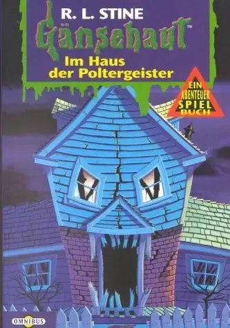 Ein altes Haus, in dem Poltergeister Gegenstände bewegen und Türen zuschlagen lassen