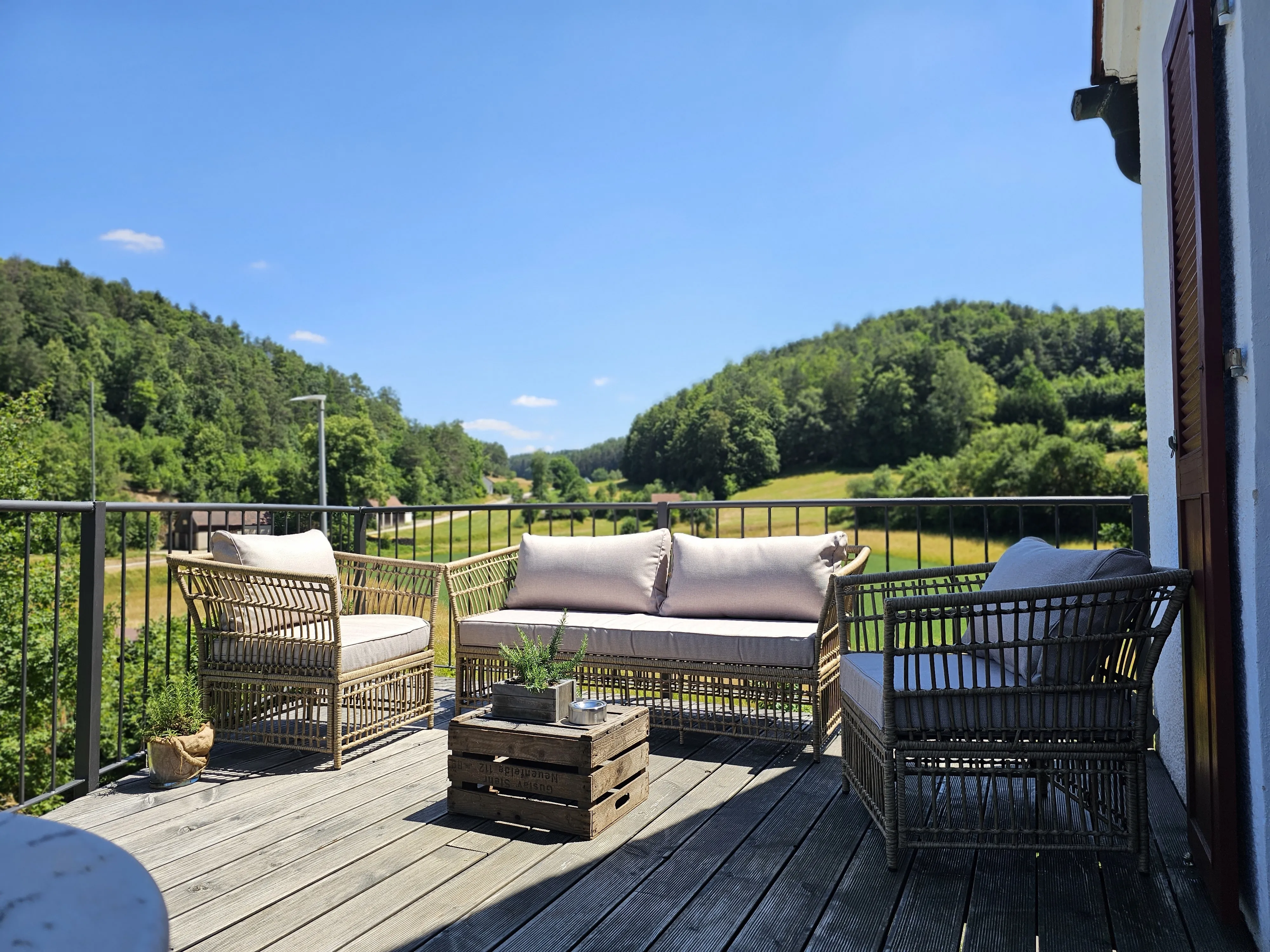 Ein idyllischer Kraftort am Waldrand lädt zum Ankommen, Loslassen und Genießen in Bad Staffelstein, Deutschland ein