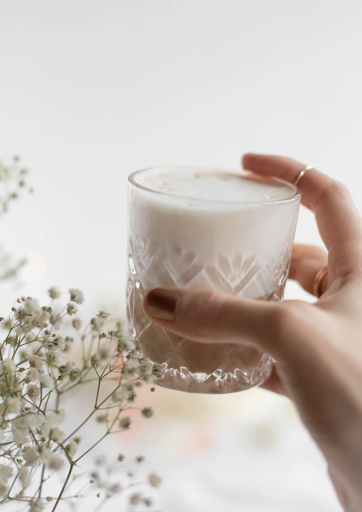 Ein köstliches Stück des Geburtstagskuchens auf einem Teller, perfekt zum Genießen