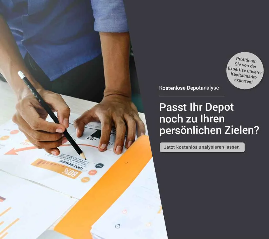 Ein Mann analysiert Finanzdiagramme und erwägt eine kostenlose Depotanalyse zur Optimierung seiner Kapitalanlage.