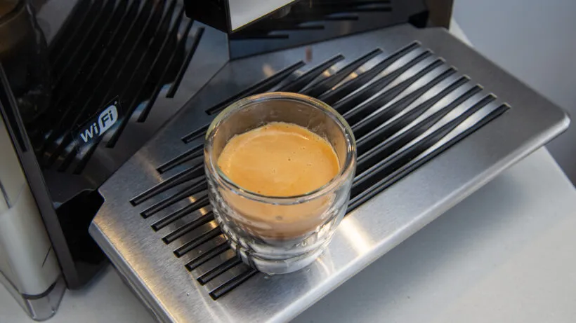 Ein perfekt zubereiteter Espresso aus dem Siemens EQ.9 Plus Connect S700
