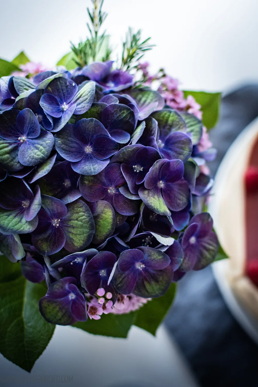 Ein stilvoller Lagkage, der dänische Geburtstagstorte, in voller Pracht, perfekt für besondere Anlässe