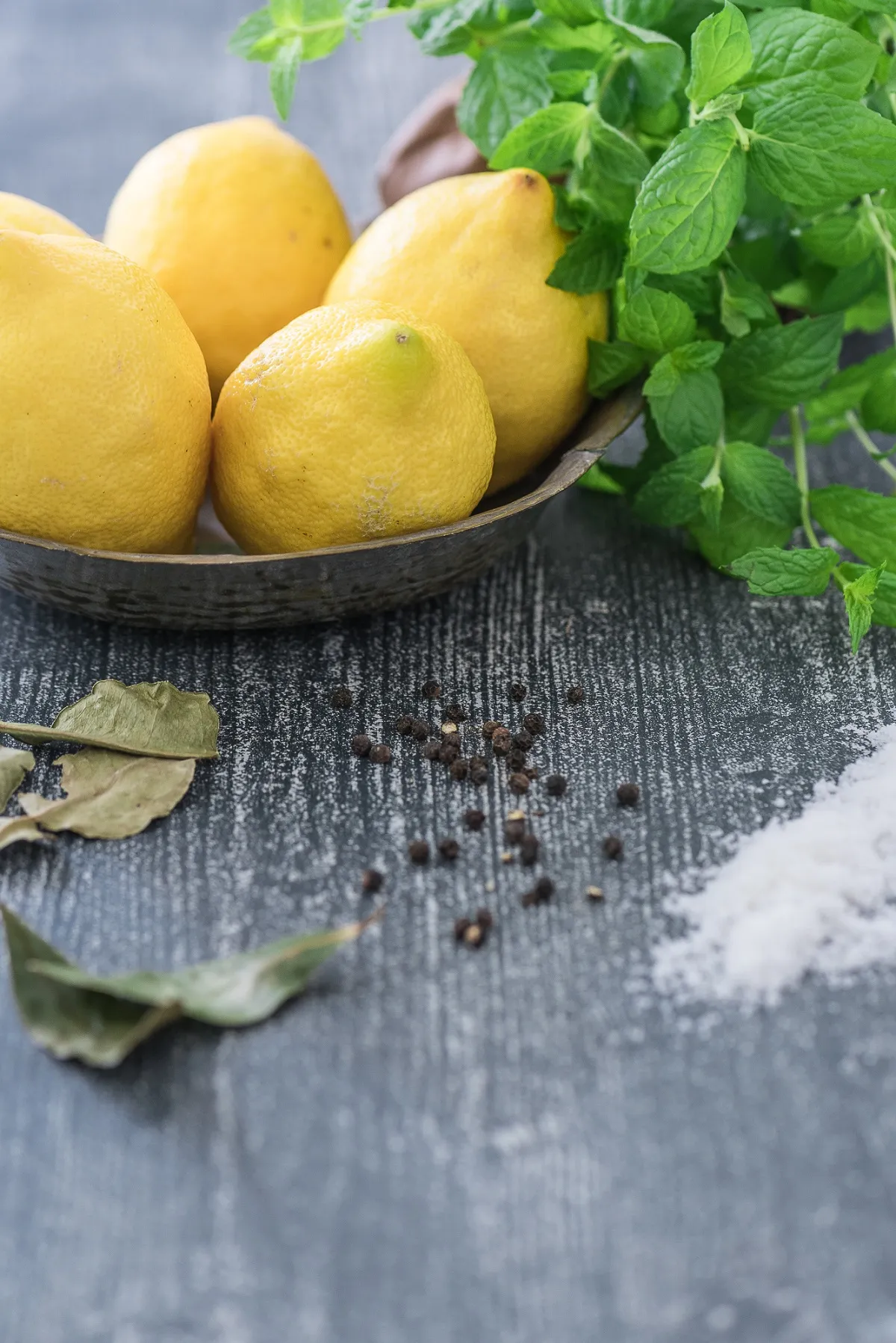 Ein visuell ansprechender Beitrag über Salz-Zitronen.