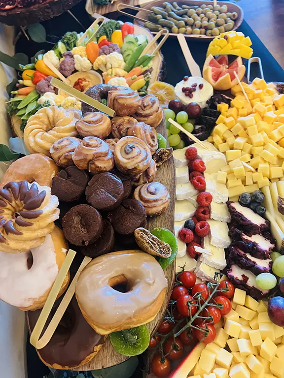 Eine vielfältige Auswahl an frischen Zutaten, die die gesunde Seite der deutschen Küche beleuchtet