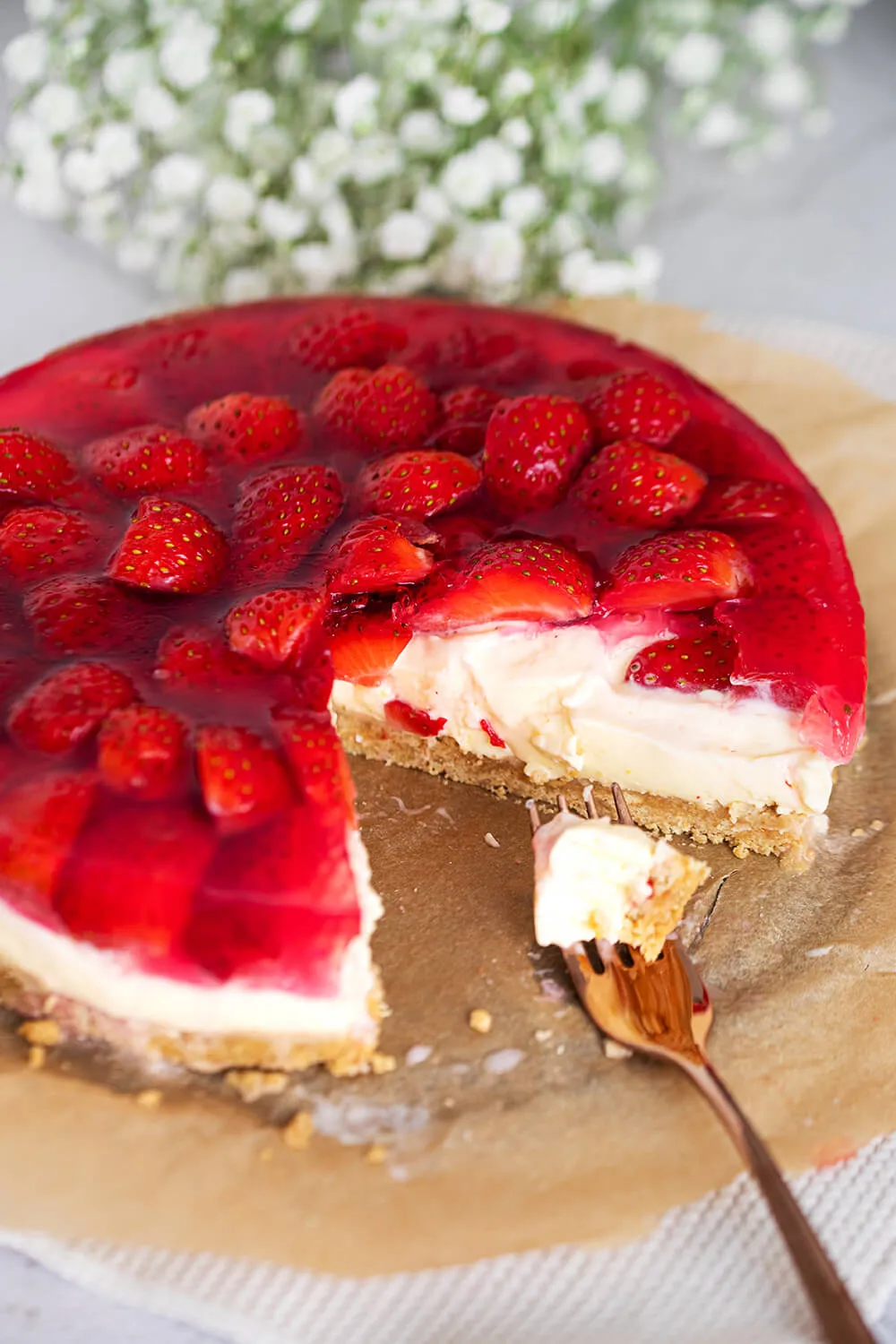 Erdbeerkuchen ohne Backen mit Keksboden und Puddingcreme