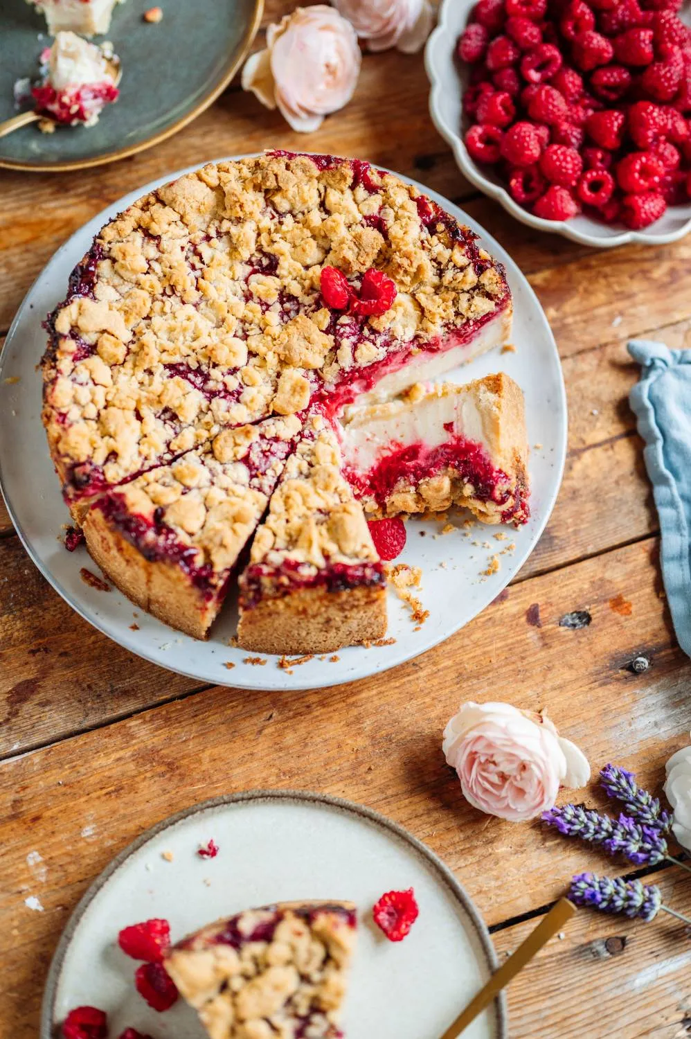 Fertiger Himbeer-Streusel-Joghurt-Käsekuchen