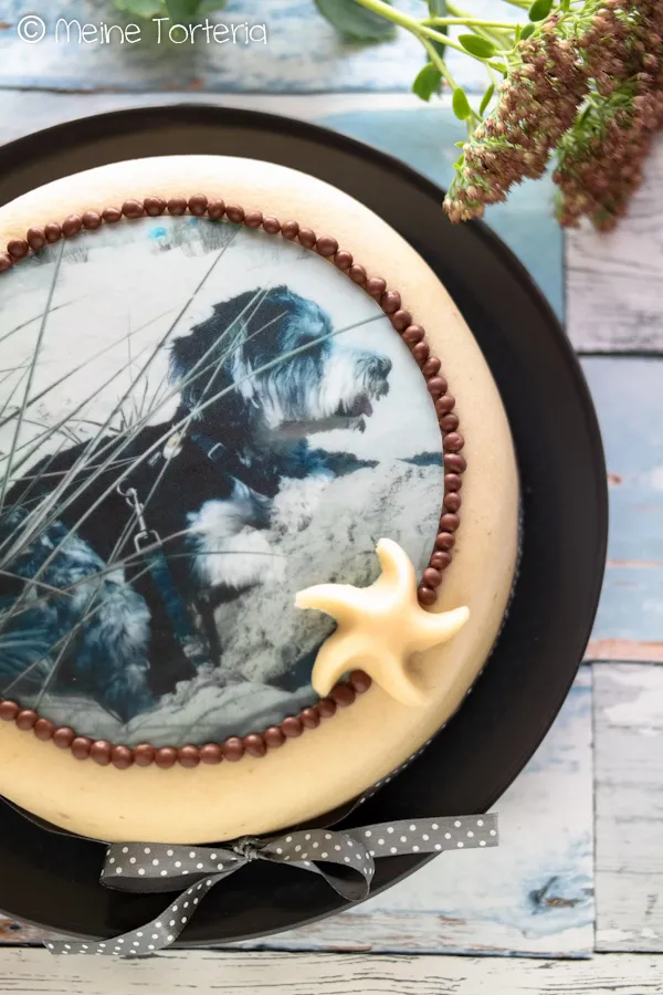 Festliche Marmortorte zum 75. Geburtstag mit personalisiertem Bild und Marzipandeko