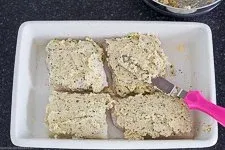 Fischfilet mit Kräuterbutter-Kruste im Ofen goldbraun gebacken