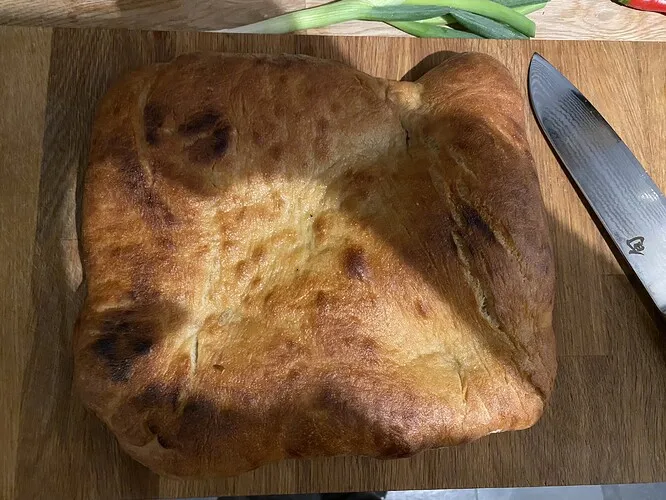 Focaccia mit entferntem Oberteil für Ofen-Toast