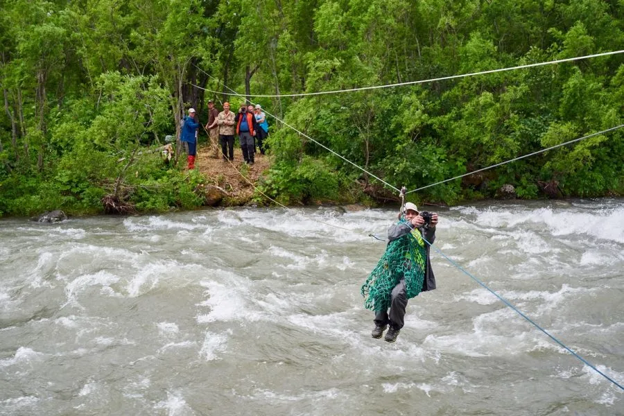 Gefährliche Flussüberquerung bei der Kamtschatka-Expedition