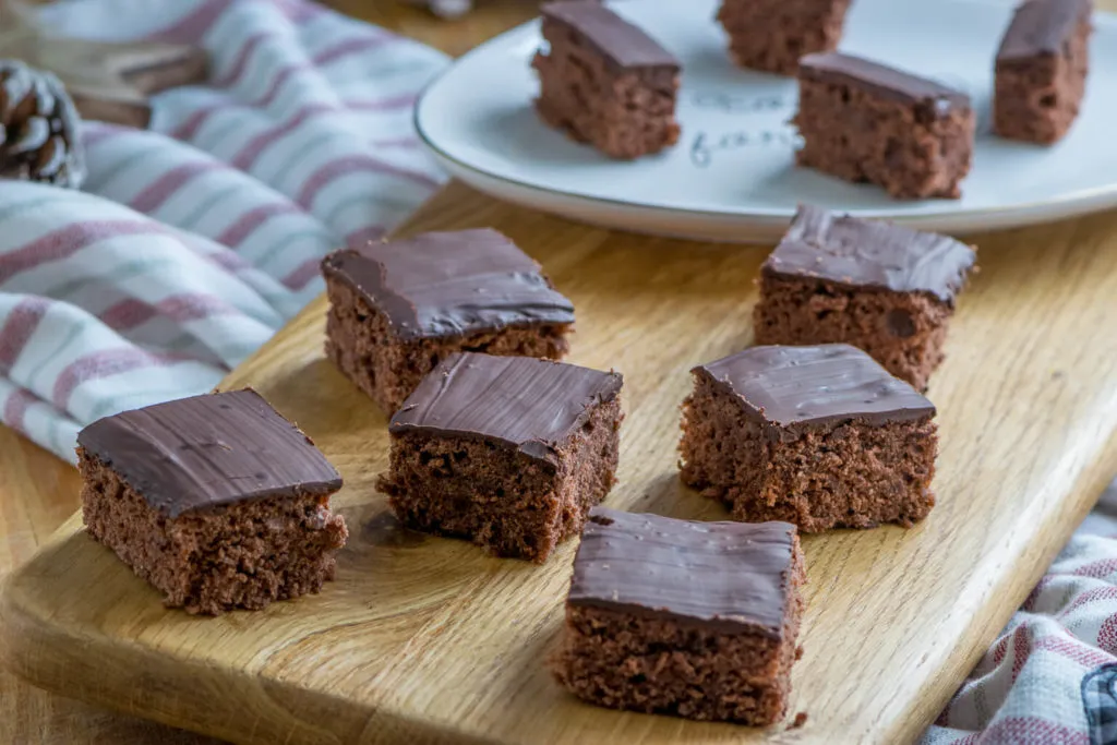 Gewürzkuchen Rezept - vom Blech mit Nüssen und Mandeln