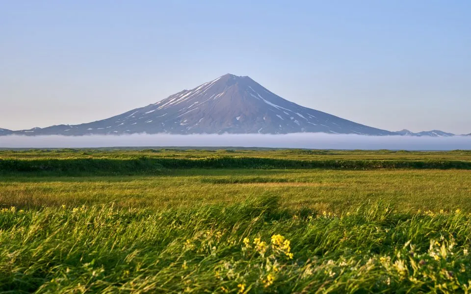 Glücksmomente inmitten der Wildnis Kamtschatkas, eingefangen unter dem Kaspersky Sky