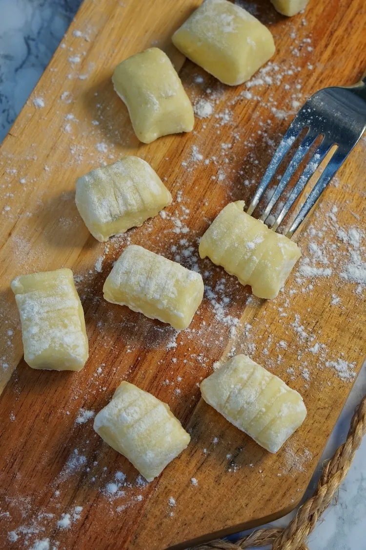 Gnocchi-Zutaten bereitgestellt für die Zubereitung