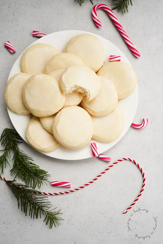 Goldbraun gebackene Pfefferminz-Plätzchen, perfekt für die Kaffeetafel.