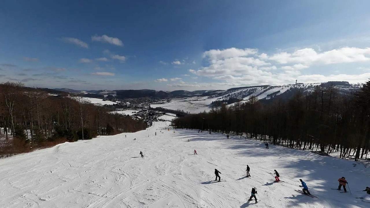 Grandiose Aussicht am Sonnenlift im Skigebiet Willingen