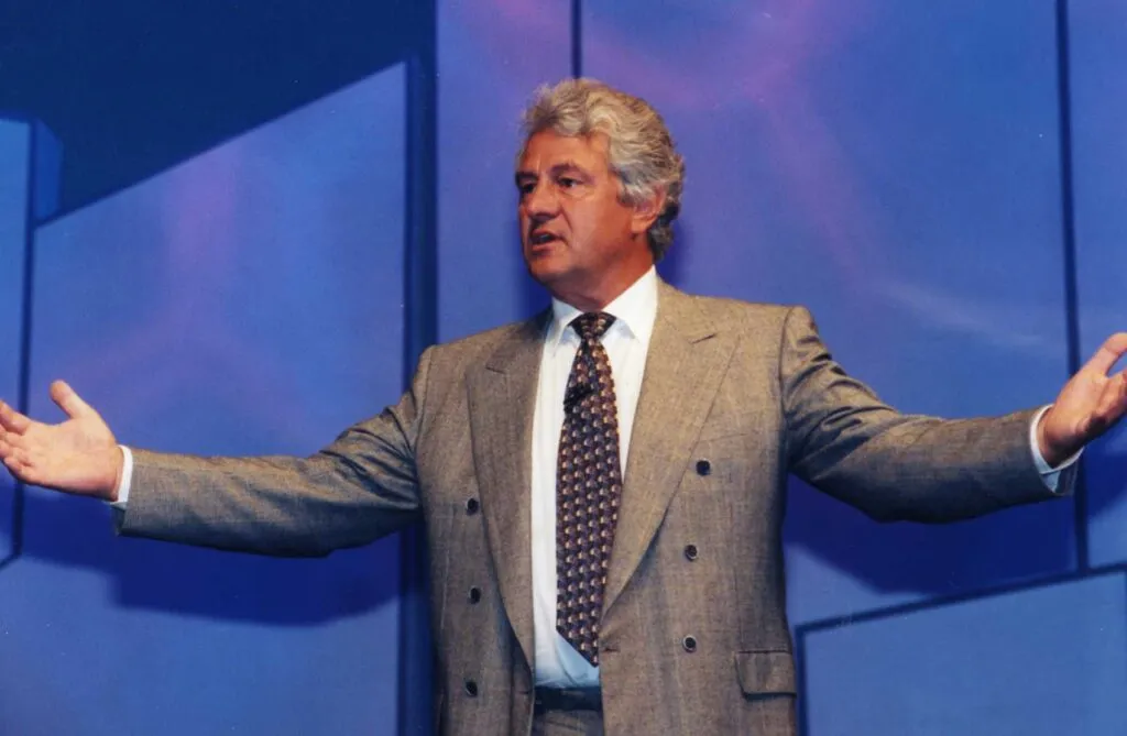 Hasso Plattner präsentiert mySAP.com auf der SAPPHIRE in Philadelphia