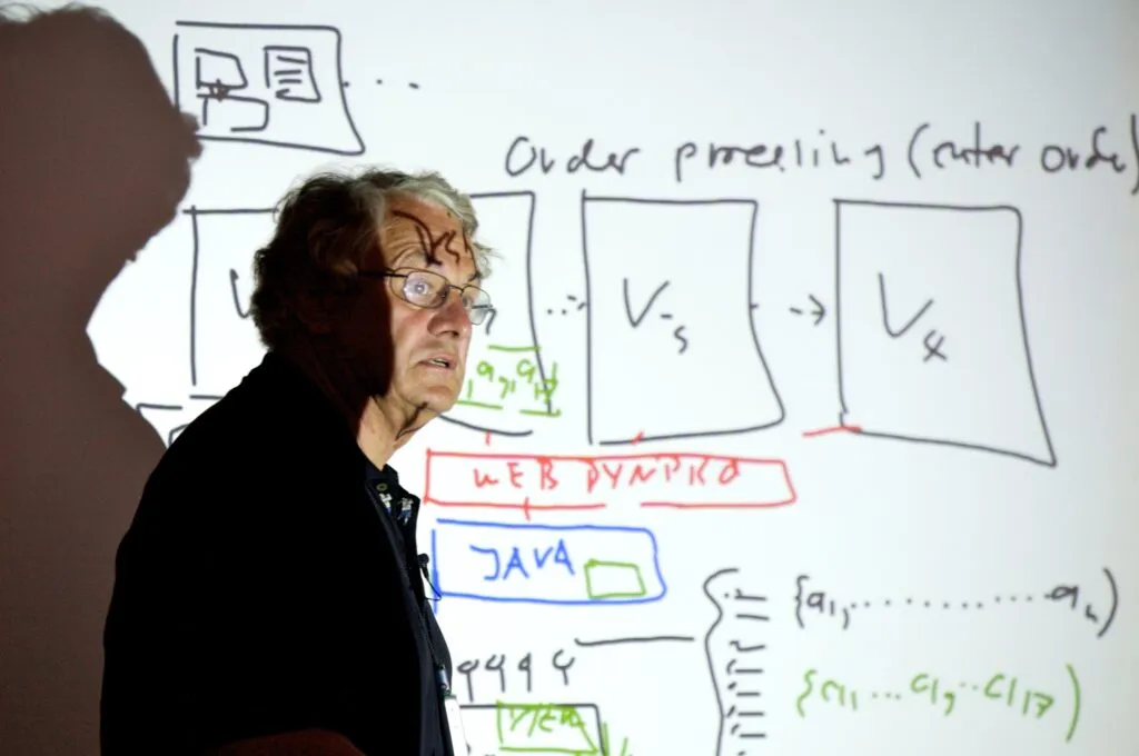 Hasso Plattner teilt sein Wissen mit jungen Menschen