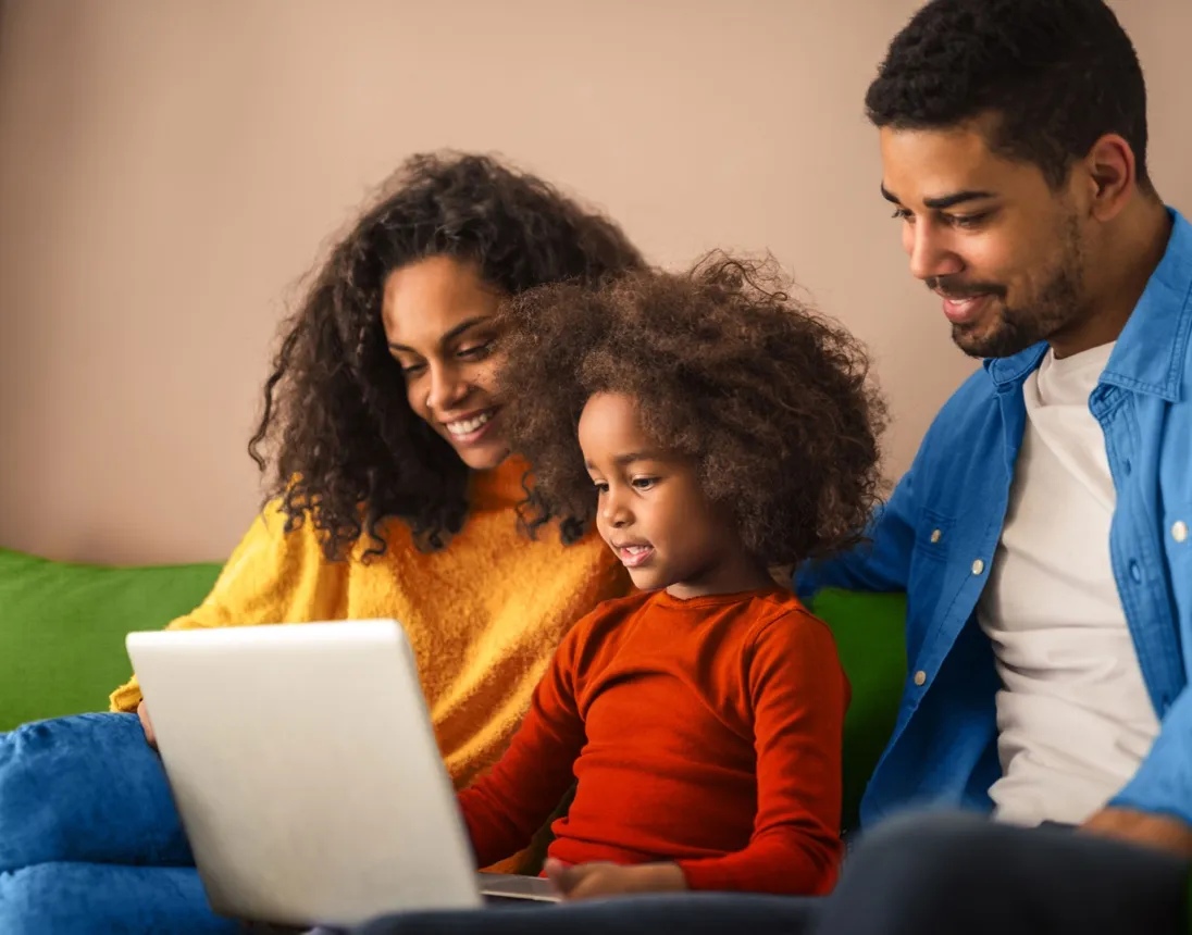 Illustration eines Computers, der durch AVG Internet Security geschützt wird