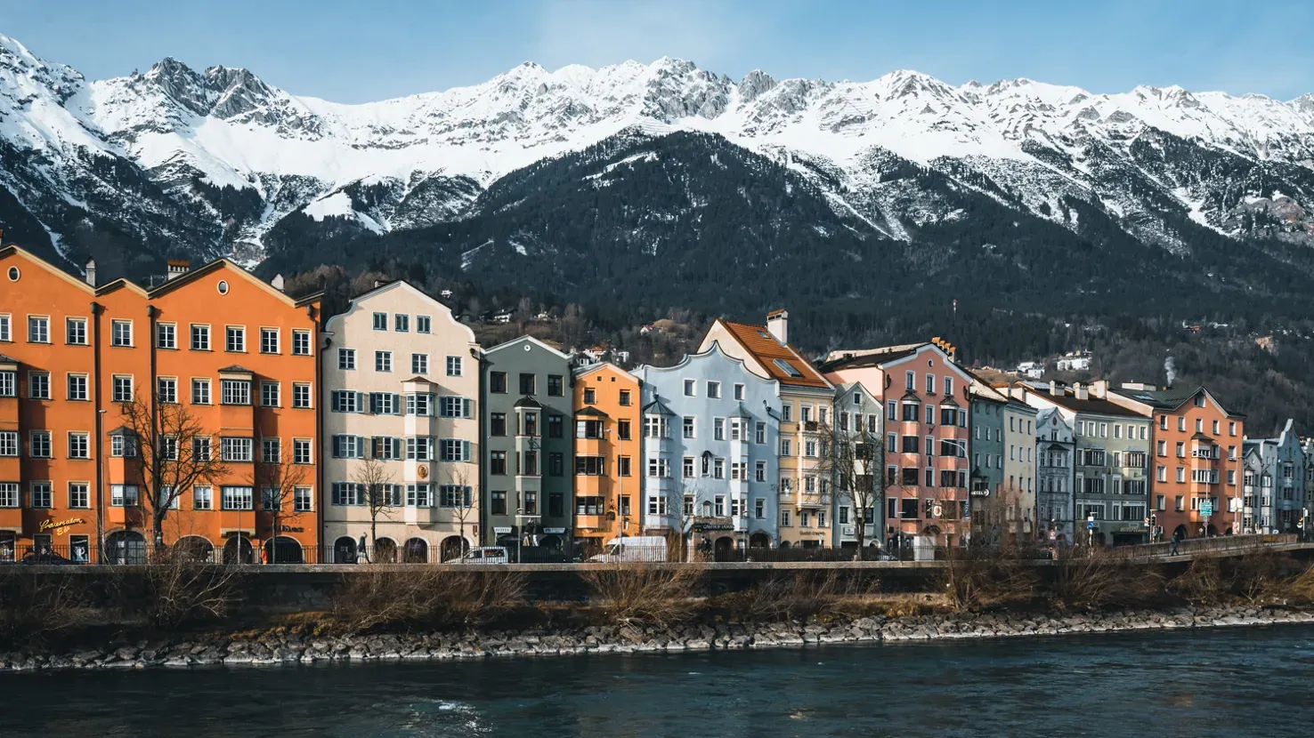 Innsbruck mit Blick auf die Berge und den Fluss Inn