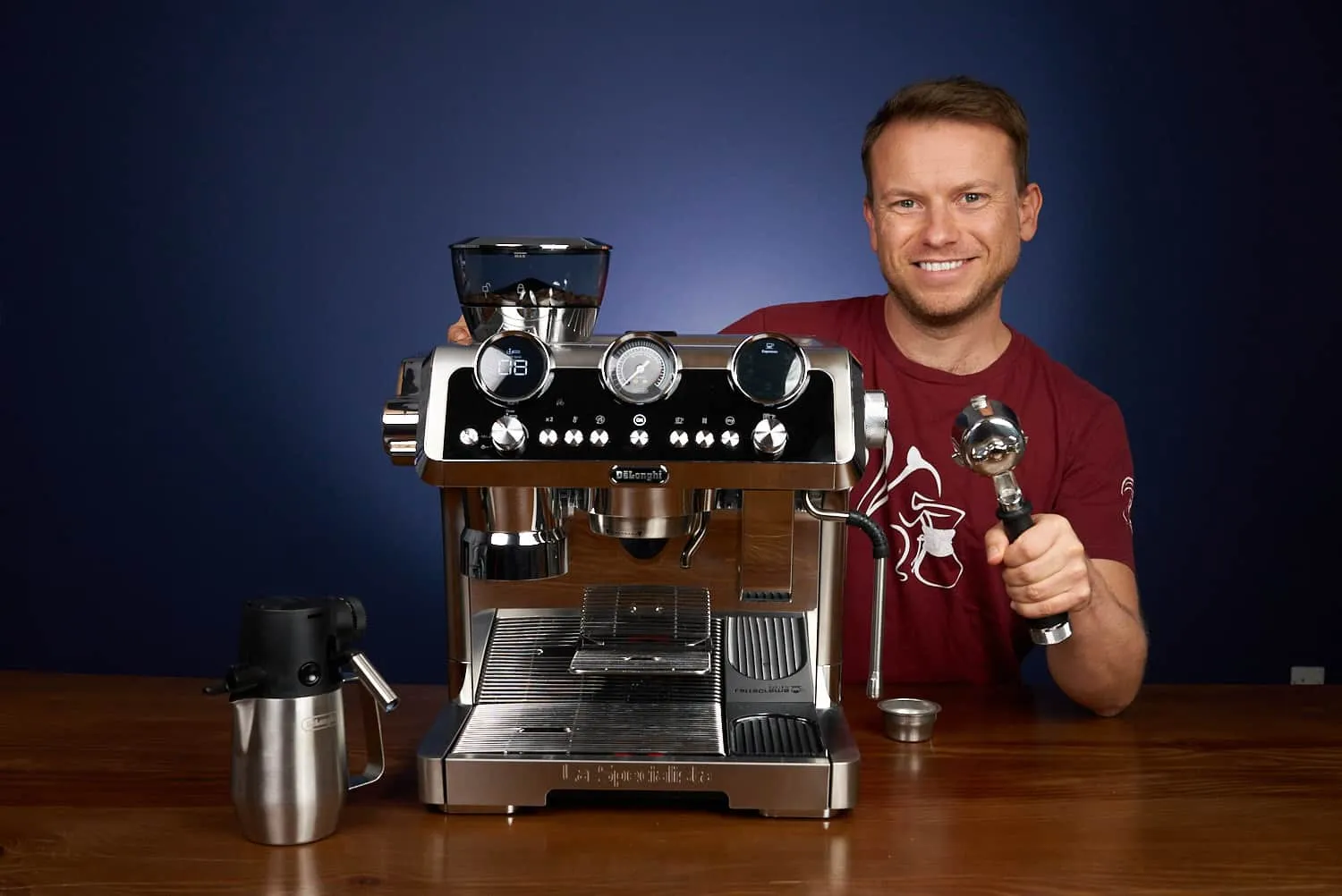 Kaffee-Experte Arne Preuss mit der DeLonghi La Specialista Maestro