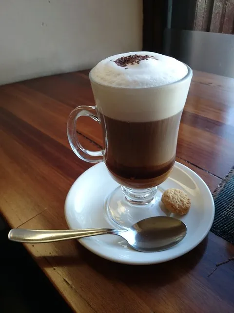 Kaffee und Gebäck im Metro Café in Sucre