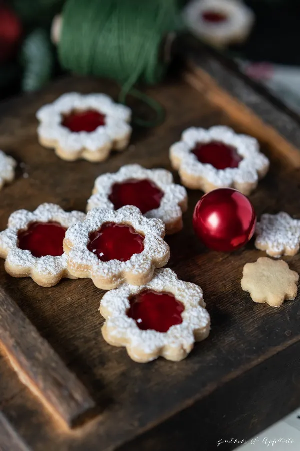 Klassisches Rezept für Linzer Plätzchen mit fruchtiger Marmeladenfüllung