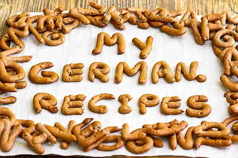 Knusprige deutsche Russisch Brot Kekse in Buchstabenform