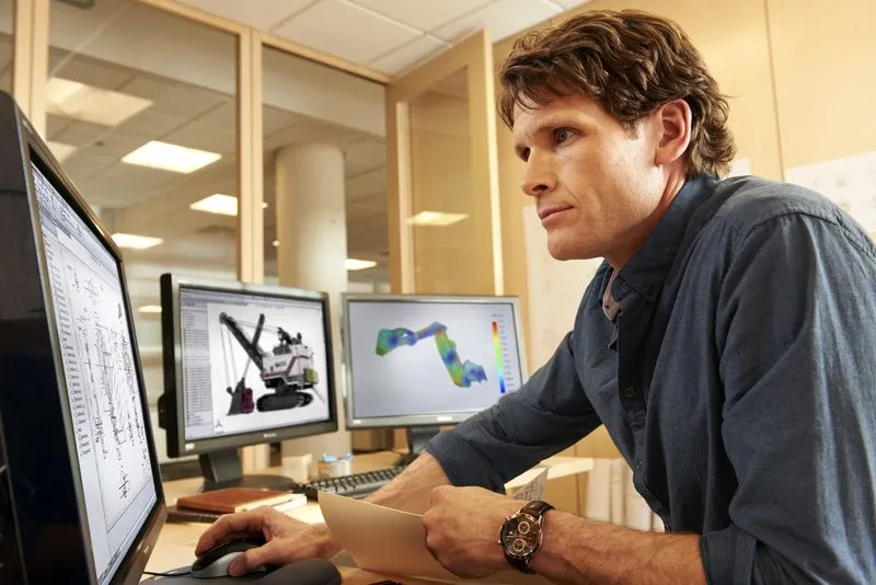 Konstrukteur erstellt 3D-Modell in SolidWorks