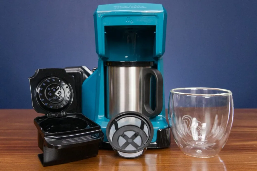 Makita Kaffeemaschine mit abgenommenen Einzelteilen